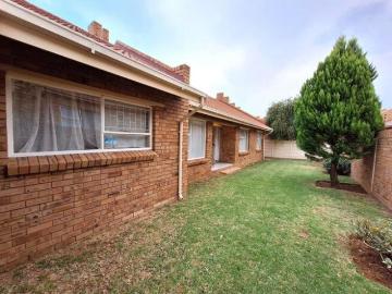 3 Bedroom Townhouse to Rent in Langenhovenpark