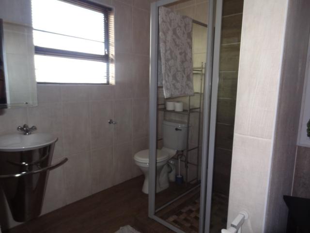 3 Bedroom Townhouse To Rent in Model Park