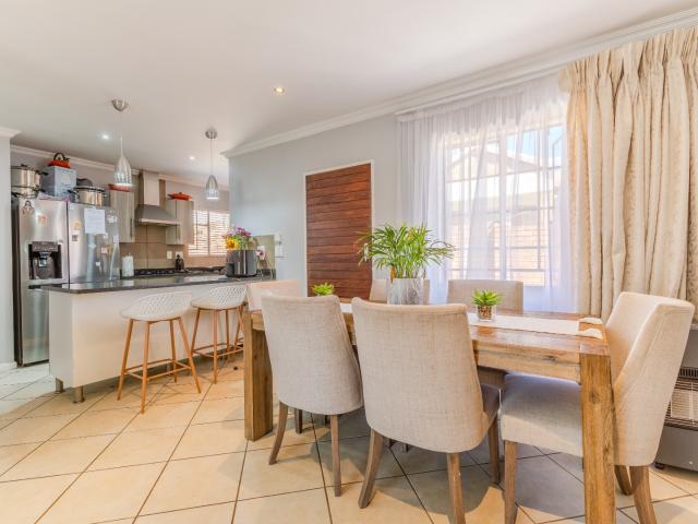 3 Bedroom Townhouse To Rent in Mooikloof Ridge