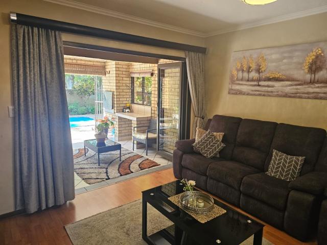 3 Bedroom Townhouse To Rent in Meer En See