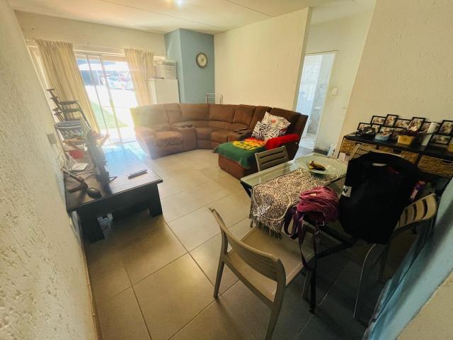 3 Bedroom Townhouse To Rent in Mulbarton