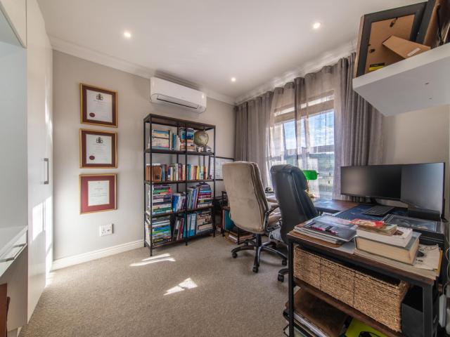 3 Bedroom Townhouse To Rent in Nooitgedacht Estate