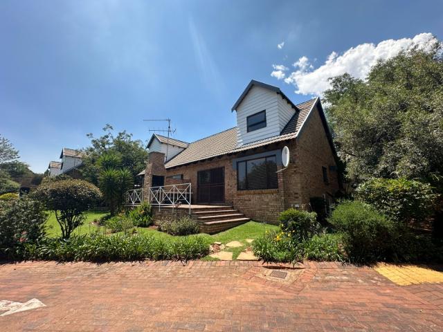3 Bedroom Townhouse To Rent in Noordheuwel