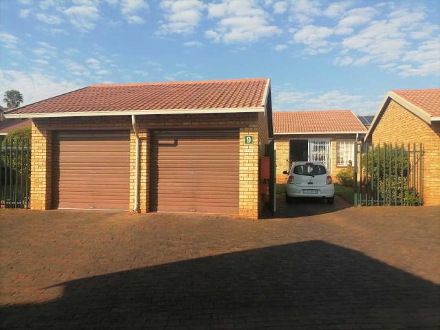 3 Bedroom Townhouse to rent in Noordheuwel Ext 4