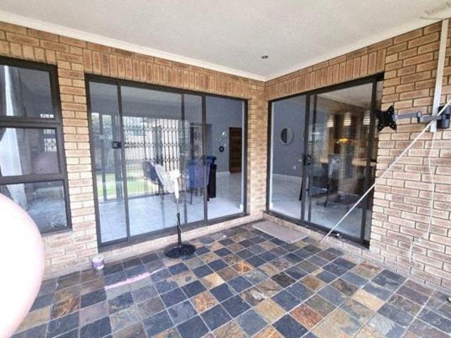 3 Bedroom Townhouse To Rent in New Market Park