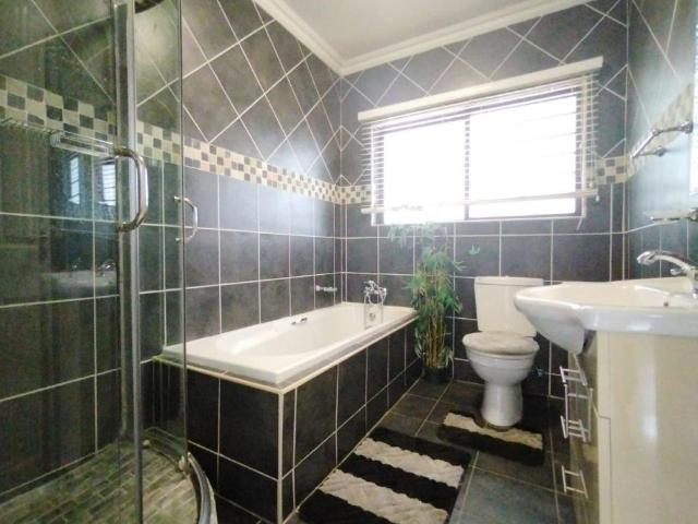 3 Bedroom Townhouse To Rent in New Redruth