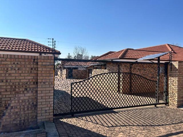 3 Bedroom Townhouse to Rent in Newcastle Central