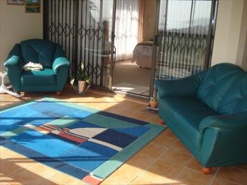 Townhouse to rent in Vulamehlo Local Municipality - Powder room
