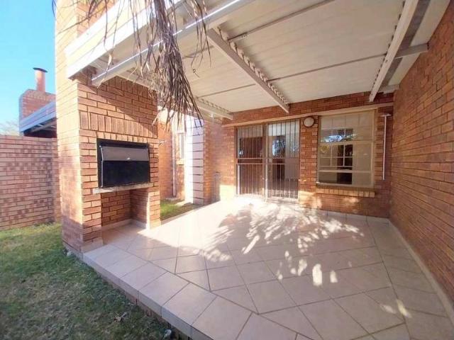 3 Bedroom Townhouse to Rent in Silver Lakes