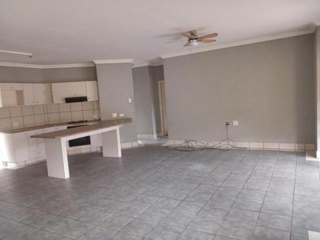 3 Bedroom Townhouse to Rent in Stonehenge Ext 1