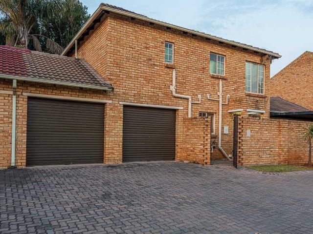 3 Bedroom Townhouse to rent in Strubensvallei