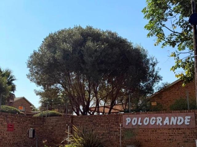 3 Bedroom Townhouse to Rent in Strubensvallei