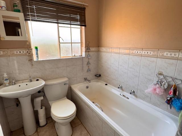3 Bedroom Townhouse To Rent in Strubensvallei