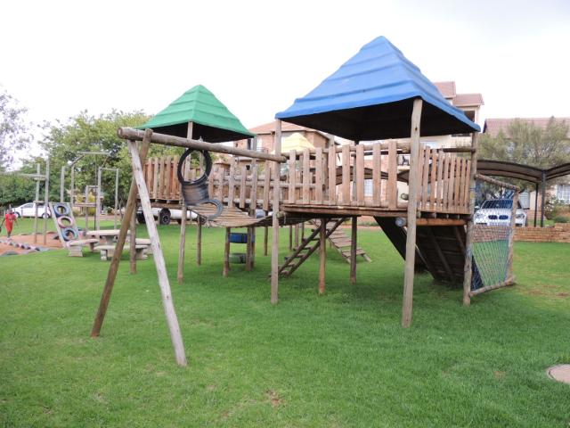 3 Bedroom Townhouse To Rent in Sugar Bush Estate