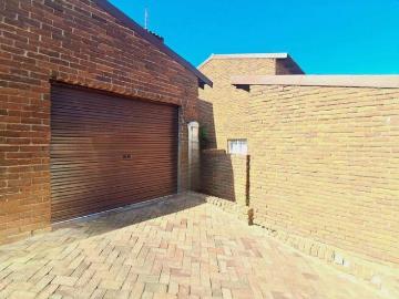 3 Bedroom Townhouse to Rent in Pellissier