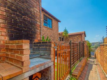 3 Bedroom Townhouse To Rent in Rangeview