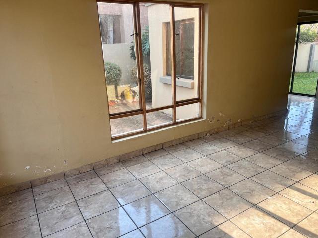 3 Bedroom Townhouse To Rent in Reyno Ridge