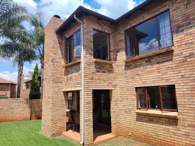 3 Bedroom Townhouse To Rent in Ruimsig