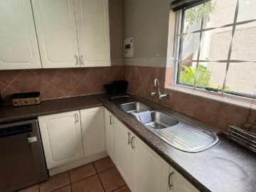 3 Bedroom Townhouse To Rent in Woodhill Golf Estate