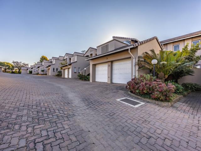 3 Bedroom Townhouse To Rent in Woodhill Estate