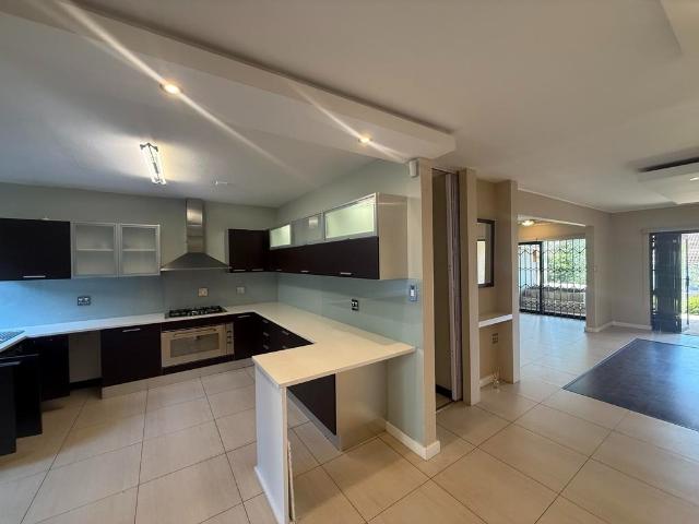 3 Bedroom Townhouse To Rent in Waterkloof Heights