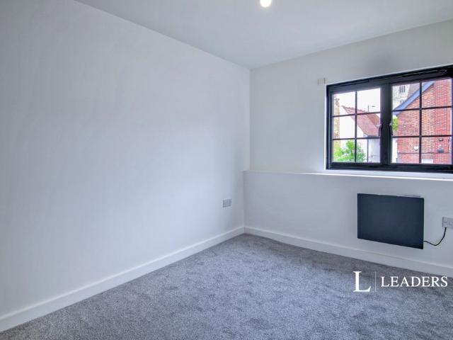 3 bedroom townhouse to rent Victoria Avenue, Southend on Sea, Essex, SS2