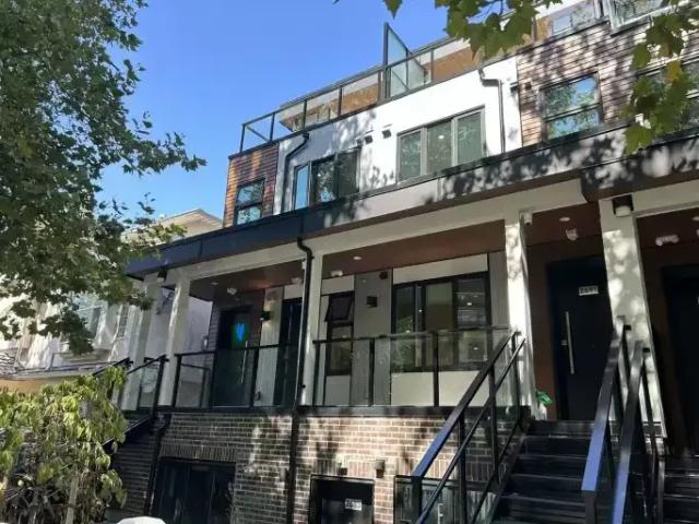 3 Bedroom Townhouse Vancouver BC 105087582