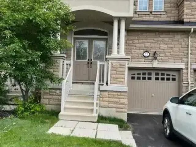 3 Bedroom Townhouse Vaughan ON 104471016