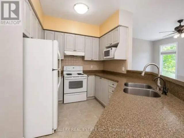 3 Bedroom Townhouse Waterloo ON 104257493