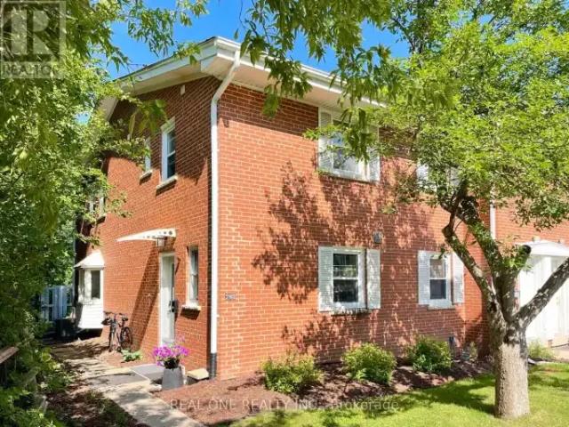 3 Bedroom Townhouse Waterloo ON 104841986