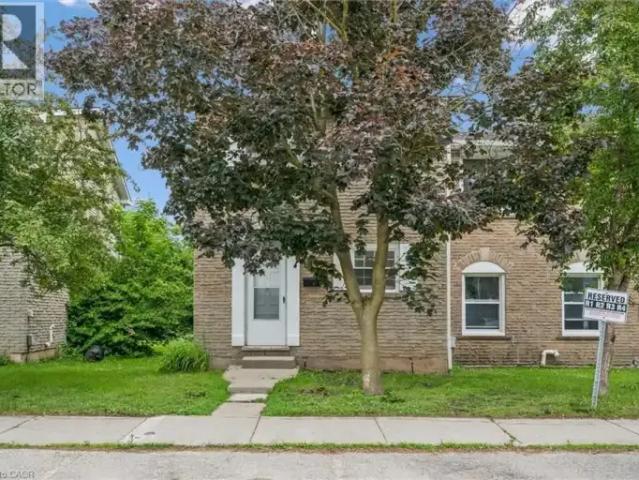 3 Bedroom Townhouse Waterloo ON 104888805