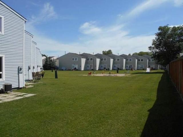 3 Bedroom Townhouse Winnipeg MB LS96587111