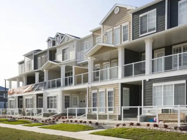 3 Bedroom Townhouse Winnipeg MB 105410509