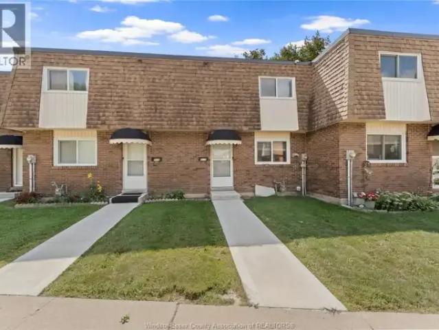 3 Bedroom Townhouse Windsor ON 105704289