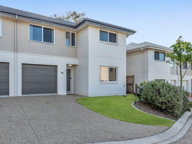 3 Bedroom Townhouse With Community Pool!