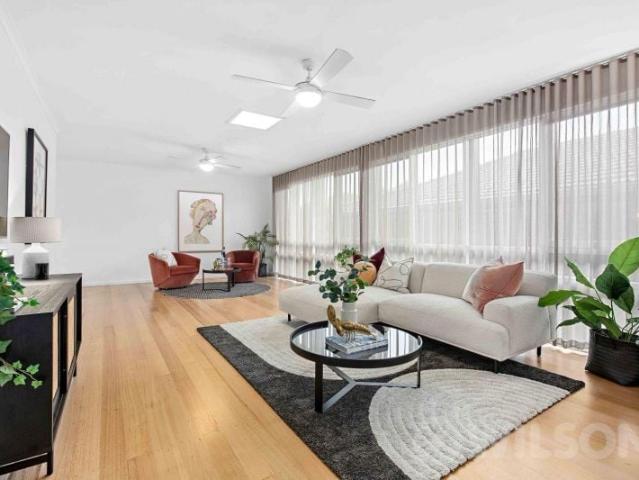 3 bedroom townhouse with double lockup garage