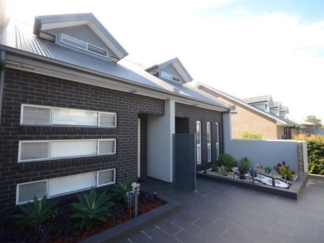 3 BEDROOM TOWNHOUSE WITH DUCTED A/C!