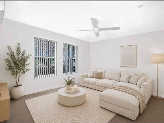 3 Bedroom Townhouse with large Outdoor Areas!