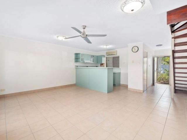 3 BEDROOM TOWNHOUSE WITH PRIVATE COURTYARD