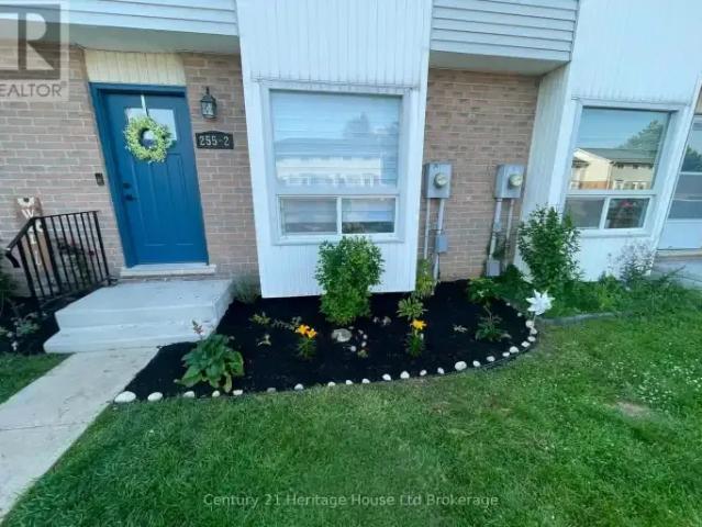 3 Bedroom Townhouse Woodstock ON 104972856