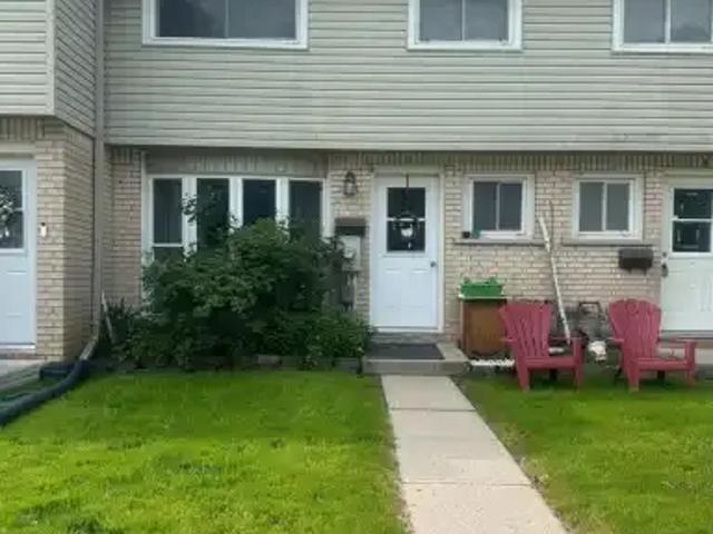 3 Bedroom Townhouse Woodstock ON 105088076