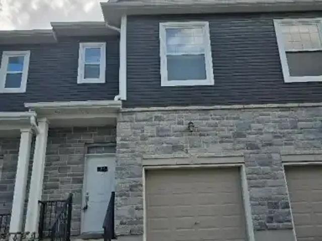 3 Bedroom Townhouse Woodstock ON 105378552