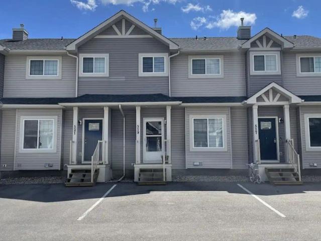3 Bedroom Townhouse — 3 Bedrooms Townhouse