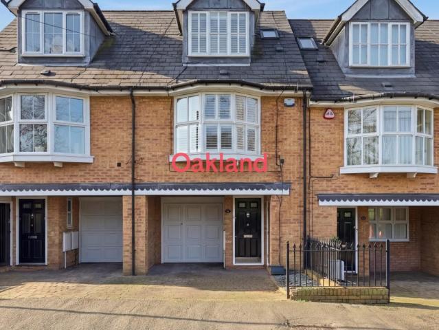 3 Bedroom To Rent in Turpins Lane, Woodford Green, IG8