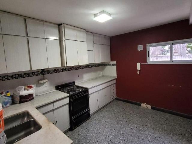 3 bedroom top floor house Pasco 1979