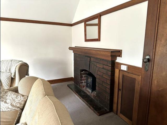 3 bedroom, Top storey, Partly furnished!