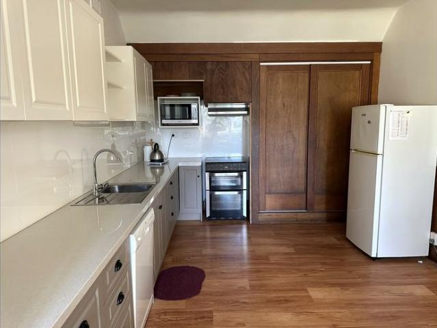3 bedroom, Top storey, Partly furnished!