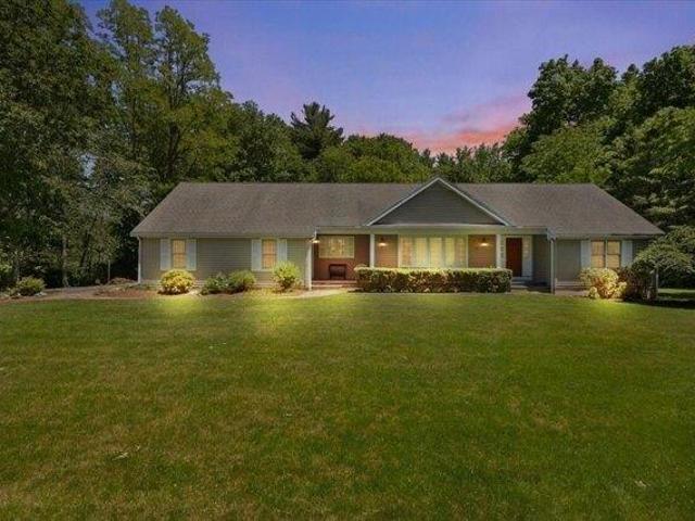 3 bedroom, Taunton MA 02780 104810369