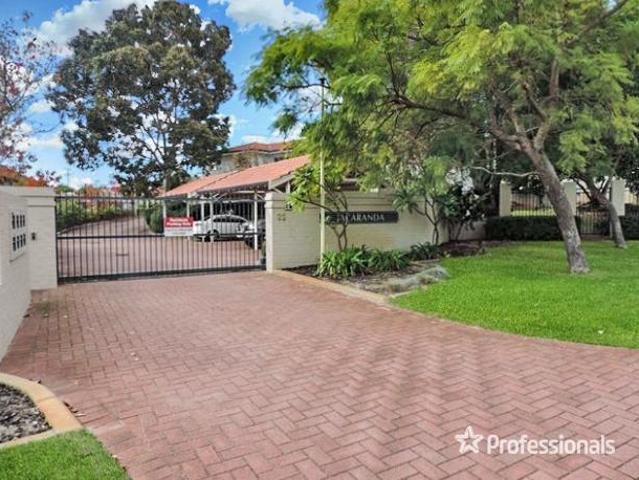 3 bedroom tenanted strata townhouse in secure complex! Investors / downsizers/ first home buyers