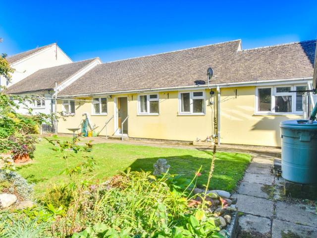 3 bedroom terraced bungalow for sale
